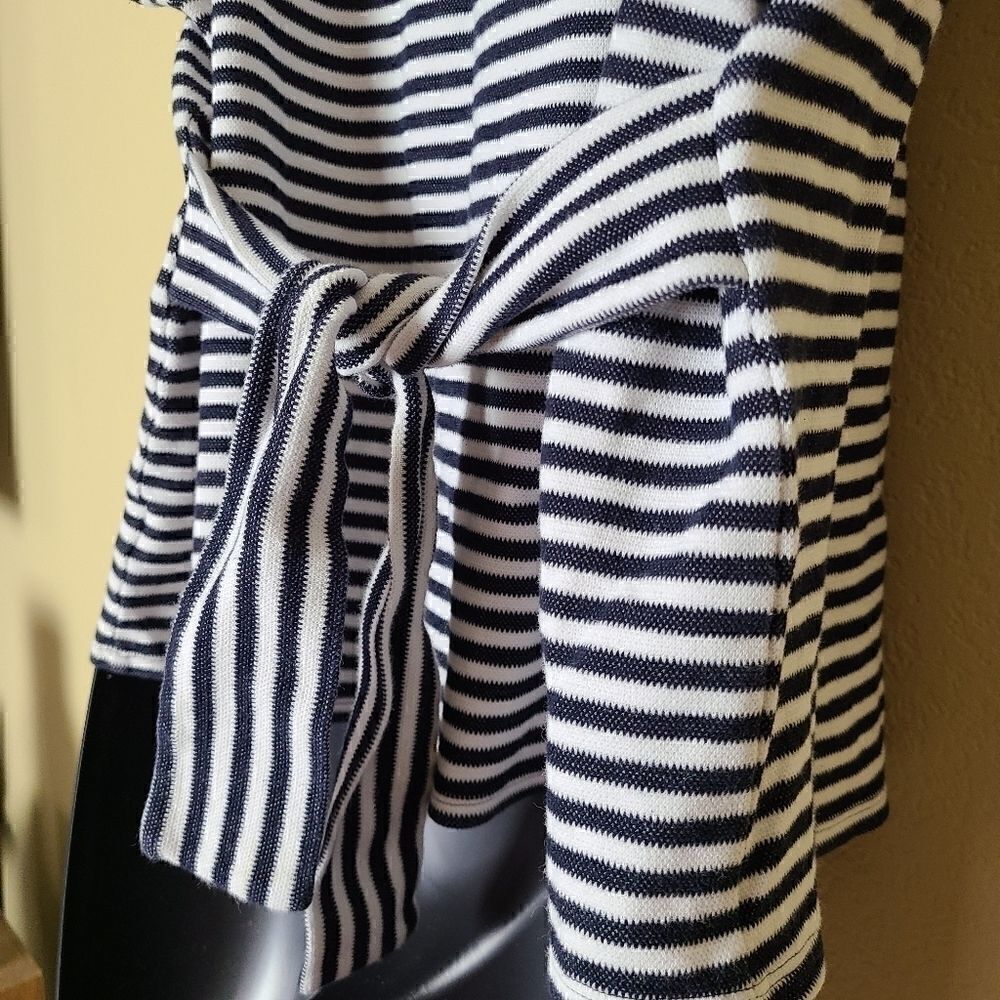 Express Striped Short Sleeve Top - Picture 6 of 8